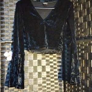 🖤 Rue21 Long Sleeve Bell Bottom Top 🖤